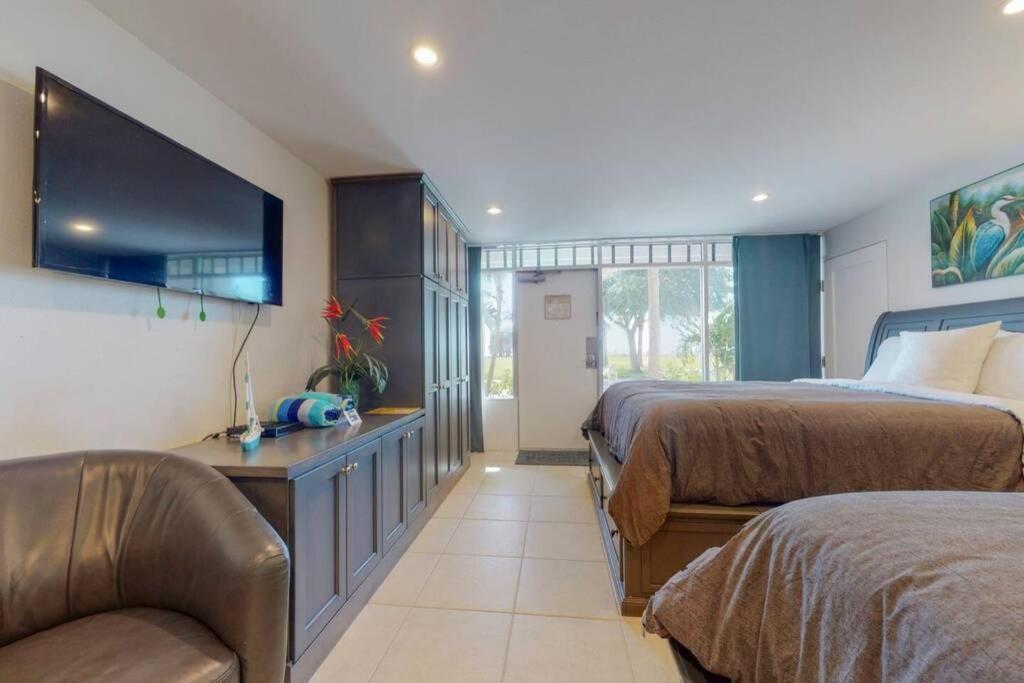Sea Spray, Studio 114, Beach Steps Away! Pool+Wifi Ruskin Exteriör bild