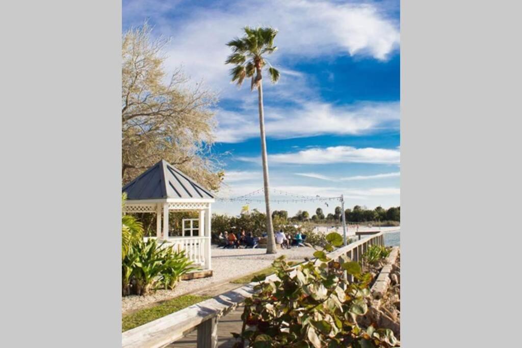 Sea Spray, Studio 114, Beach Steps Away! Pool+Wifi Ruskin Exteriör bild