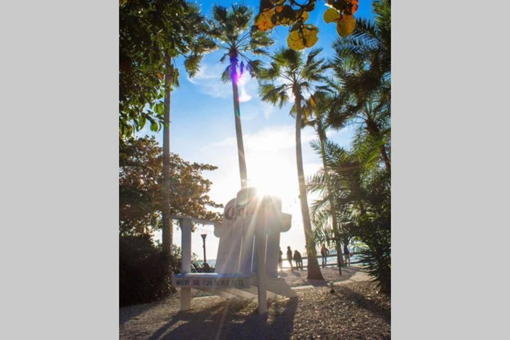 Sea Spray, Studio 114, Beach Steps Away! Pool+Wifi Ruskin Exteriör bild